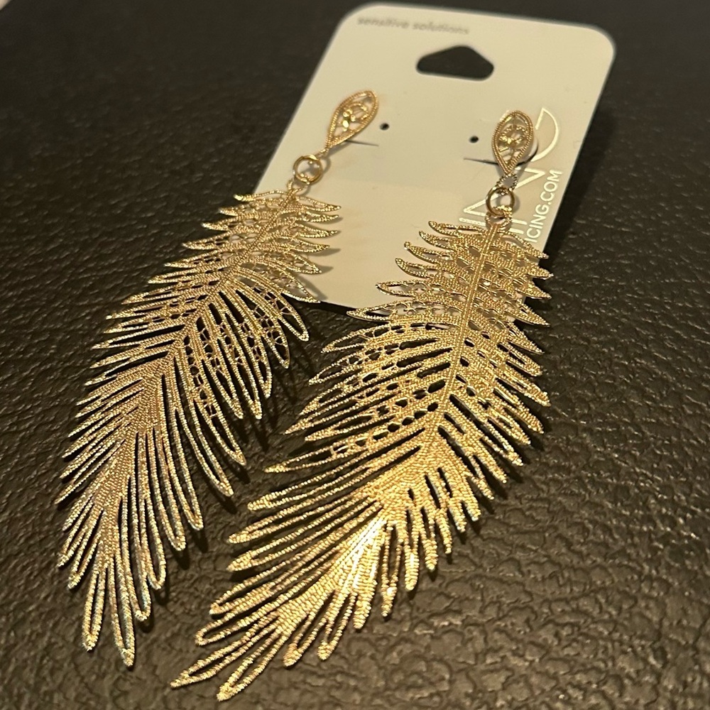 Elegant Gold Dangly Feather Earrings - Sensitive Solution
